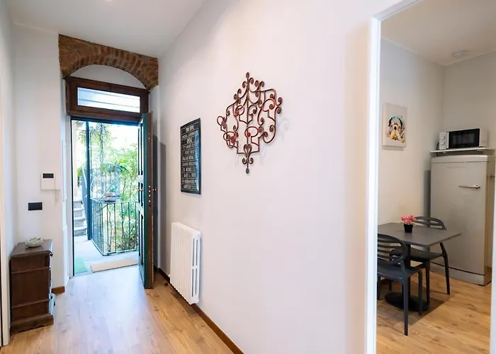 The Red Bricks Home - San Babila Area